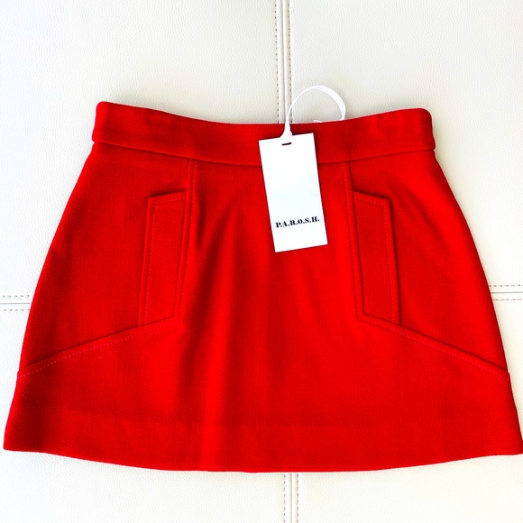 P.A.R.O.S.H.
matelassé mid-rise mini skirt in SCARLET RED faux-pocket details SM - Picture 4 of 9
